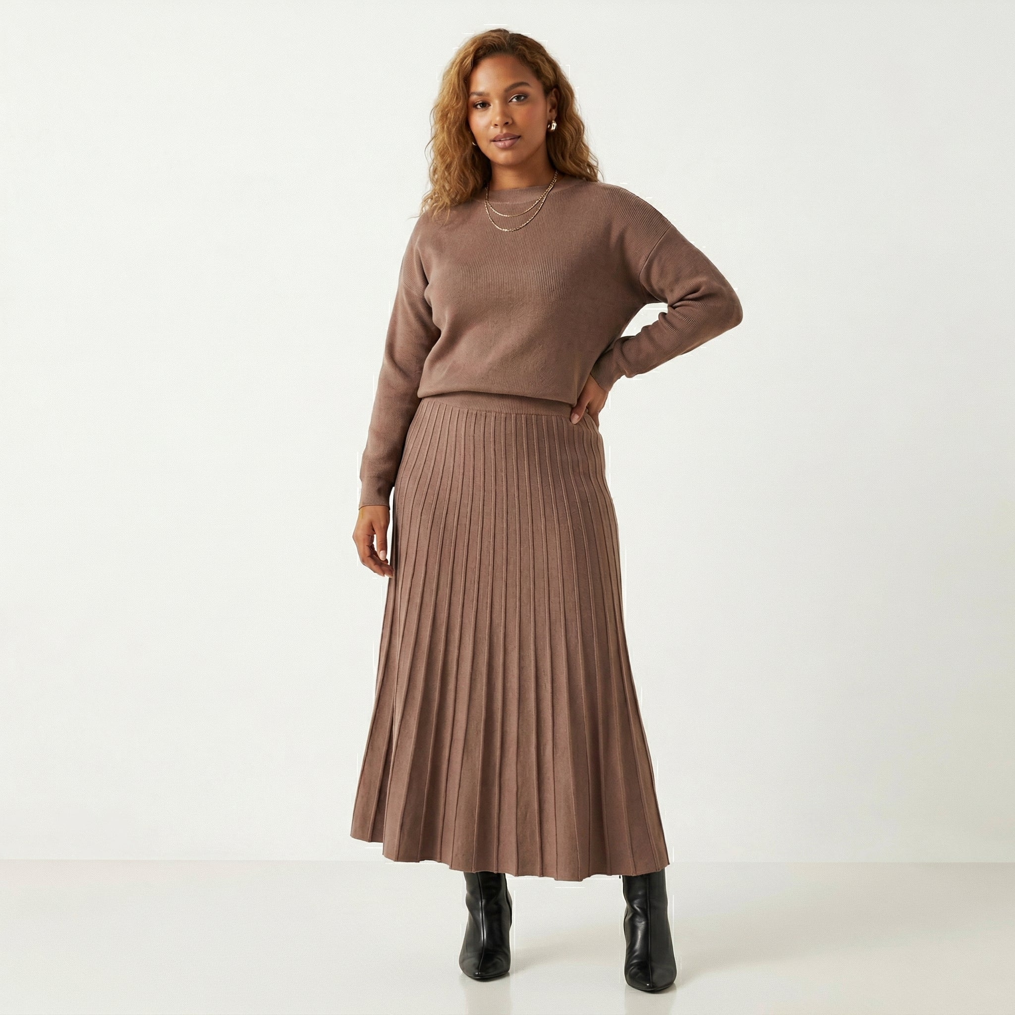Filipa | Knit Set and Pleated Skirt